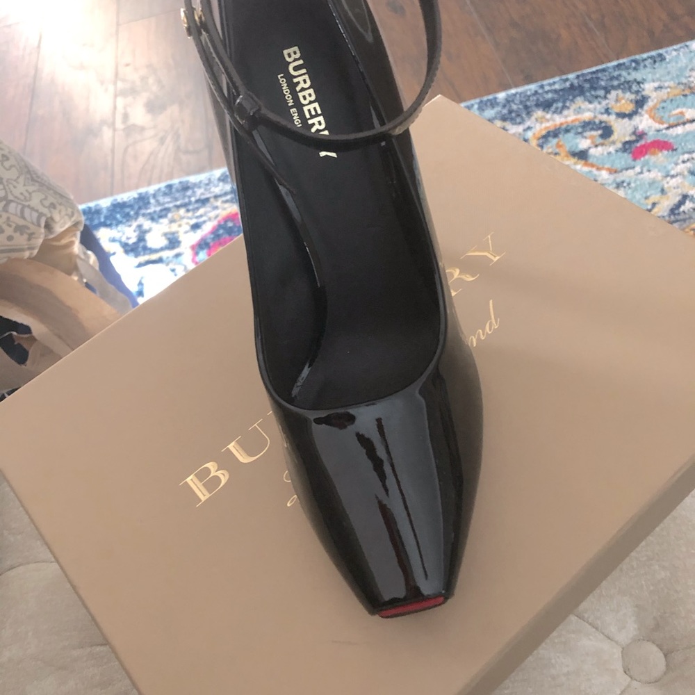 Burberry pumps